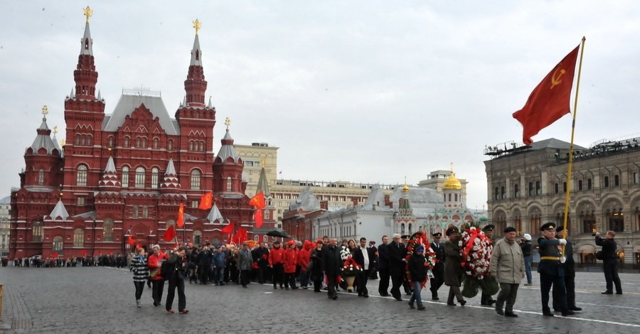Г.А. Зюганов: «Ленинский НЭП и план ГОЭЛРО и сегодня являются самыми выдающимися примерами модернизации». Коммунисты возложили цветы к Мавзолею В.И. Ленина
