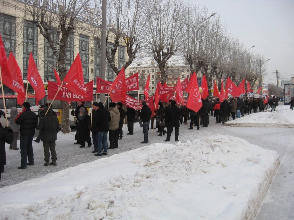 ПОД КРАСНЫМИ ФЛАГАМИ: ОТСТОИМ ОБРАЗОВАНИЕ В РОССИИ!  