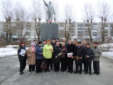 Соликамские коммунисты возложили цветы к памятнику В.И. Ленина