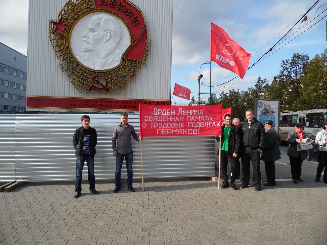 Очередной пикет 9 сентября 2013 г. в защиту памятного знака 