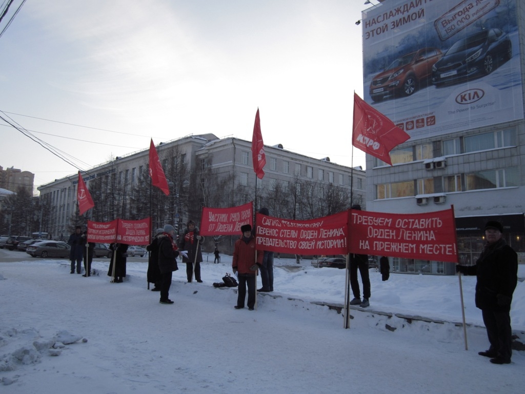 ГВОЗДИКИ НА СНЕГУ. О пикете 17 декабря 2013 года