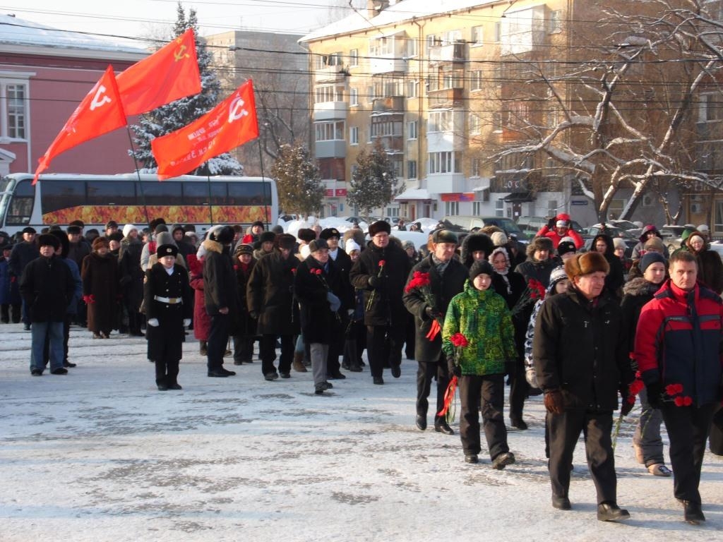 ПОКЛОНИМСЯ ВЕЛИКОМУ ПОДВИГУ ЛЕНИНГРАДА!