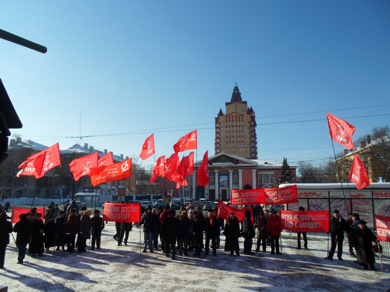 СОВЕТСКАЯ АРМИЯ, СЛАВА ТЕБЕ! НАРОД УКРАИНЫ, МЫ БРАТЬЯ НАВЕК!
