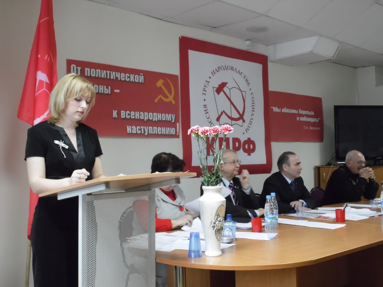 КРЕПИТЬ КОММУНИСТИЧЕСКУЮ ДЕПУТАТСКУЮ ВЕРТИКАЛЬ!