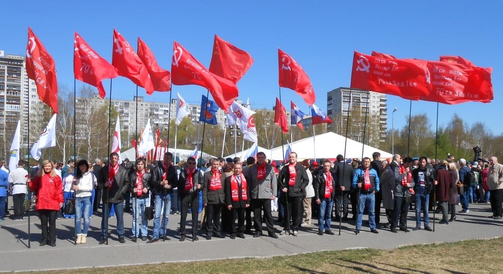 Делегация от Пермского крайкома КПРФ приняла участие в торжественной церемонии возложения венков и цветов к памятнику «Героям фронта и тыла», посвященного 70-летию Победы советского народа в Великой Отечественной войне над фашистской Германией