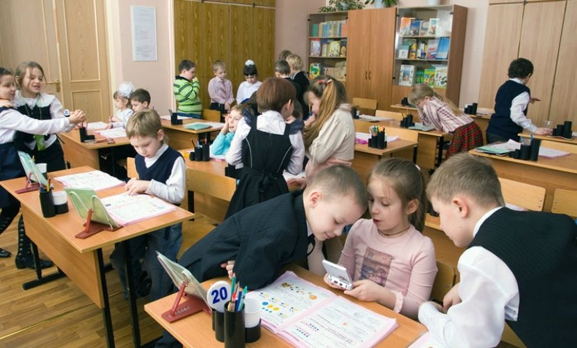 В Думе провалили закон, запрещающий брать с родителей деньги за продленку