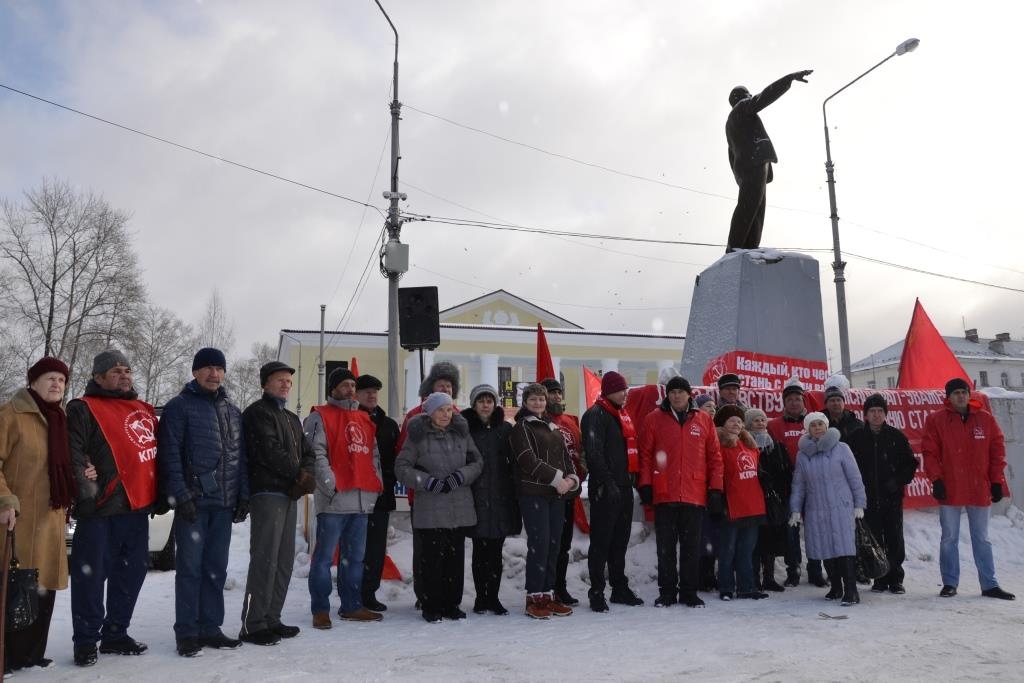 Митинг в Соликамске, посвященный 98-й годовщине Великой Октябрьской социалистической революции