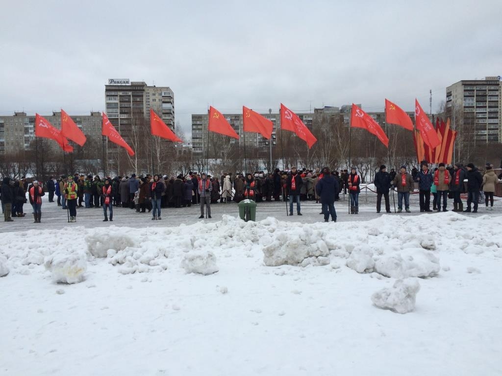 Делегация  Пермского крайкома КПРФ приняла участие в  церемонии возложения венков и цветов к памятнику «Героям фронта и тыла», в честь Дня воинской славы