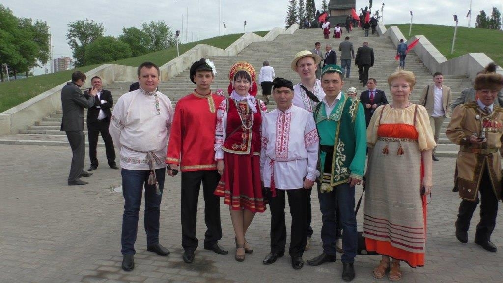 ДРУЖБА НАРОДОВ – НЕРУШИМА!