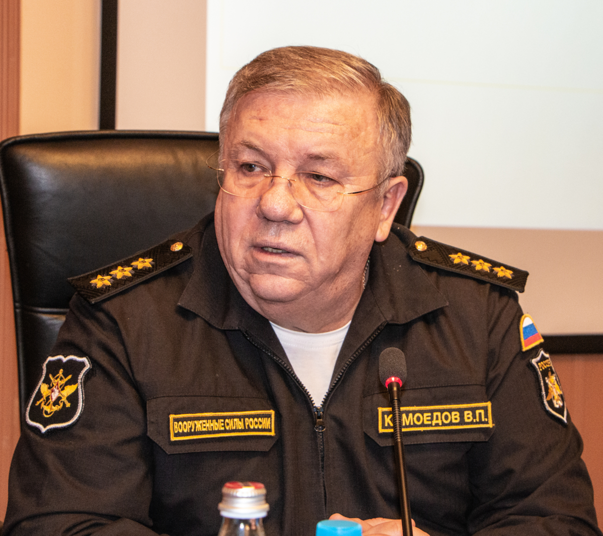 МОЛОДЫЕ ПОЛИТИКИ ПРИКАМЬЯ ВСТРЕТИЛИСЬ С АДМИРАЛОМ КОМОЕДОВЫМ.