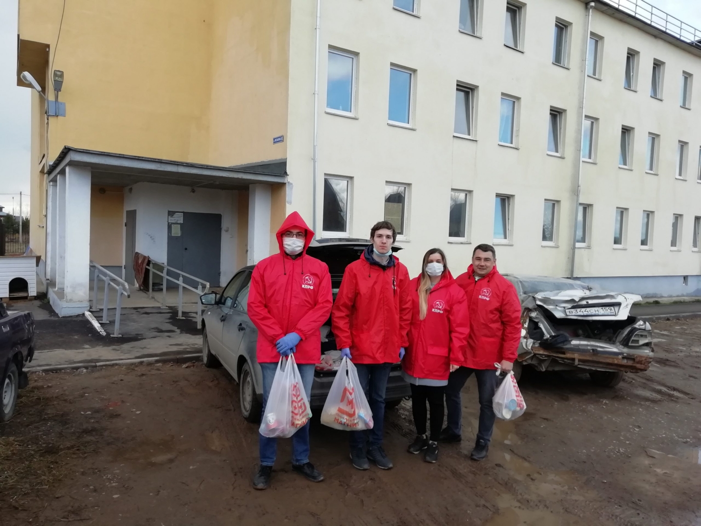 ПЕРМСКИЕ КОММУНИСТЫ ОКАЗАЛИ СКОРУЮ ПРОДУКТОВУЮ ПОМОЩЬ САМЫМ НЕЗАЩИЩЕННЫМ СЛОЯМ НАСЕЛЕНИЯ